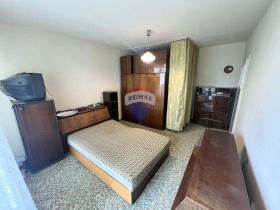 1 quarto Vladislav Varnentchik 1, Varna 8