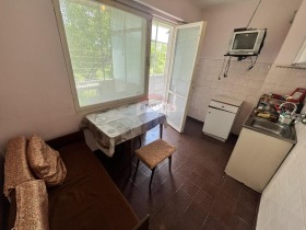 1 quarto Vladislav Varnentchik 1, Varna 6