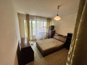 1 quarto Vladislav Varnentchik 1, Varna 5