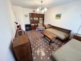 1 quarto Vladislav Varnentchik 1, Varna 1