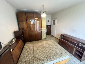 1 quarto Vladislav Varnentchik 1, Varna 10