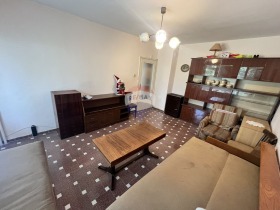 1 quarto Vladislav Varnentchik 1, Varna 3