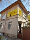 Продава КЪЩА, гр. Плевен, Идеален център, снимка 1