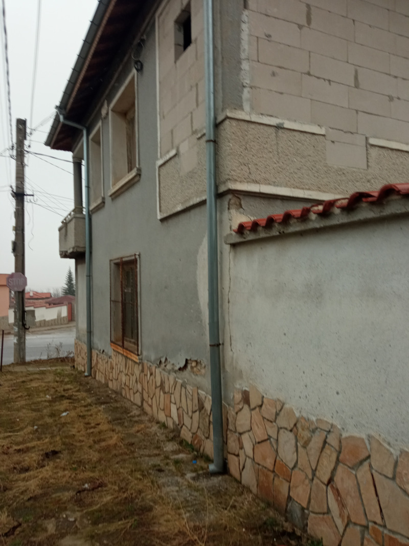 Продава  Къща област Пловдив , с. Червен , 293 кв.м | 20390833 - изображение [2]