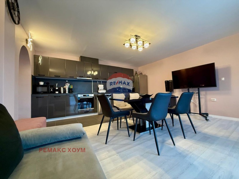 Продава КЪЩА, гр. Балчик, област Добрич, снимка 2 - Къщи - 52147346