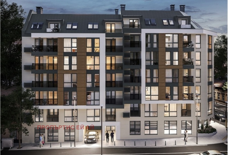 Продава 4-СТАЕН, гр. София, Център, снимка 2 - Апартаменти - 52719742