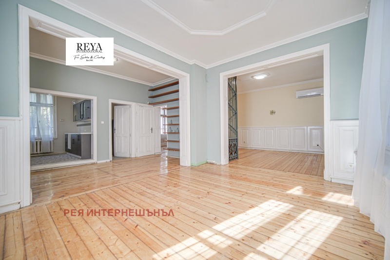 Продава КЪЩА, град София, Център • 1200000 € / 2346996.00 лв. • 38852415 1