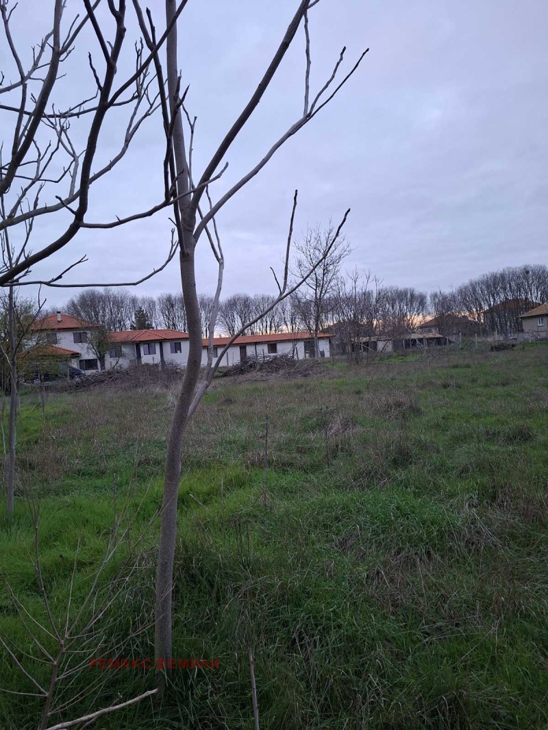 Продава ПАРЦЕЛ в област Варна, с. Ветрино - 1300 кв.м / 27 900 € » 54 567.66 лв., РЕМАКС ФЕМИЛИ
