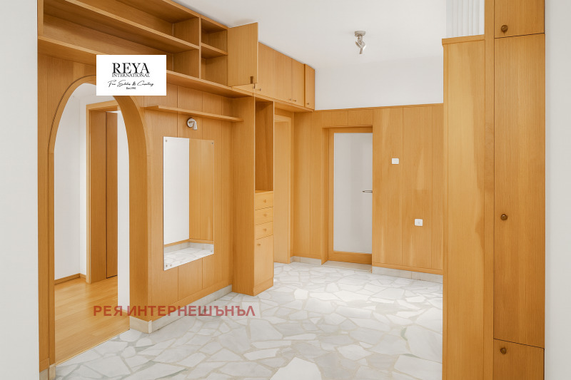 Продава 3-СТАЕН, гр. София, Център, снимка 3 - Апартаменти - 52571557