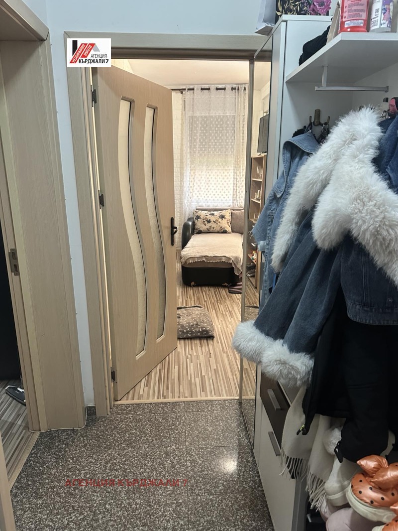 Продава 2-СТАЕН, гр. Кърджали, Възрожденци, снимка 2 - Апартаменти - 53073107