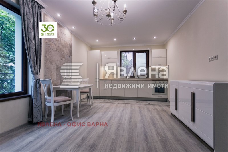 Продава 2-СТАЕН, гр. Варна, ВИНС-Червен площад