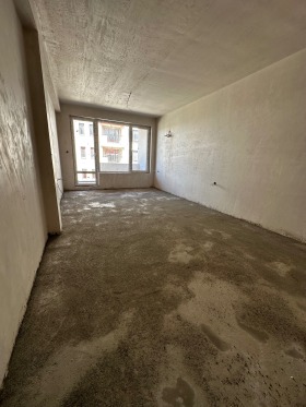 1 chambre Hristo Smirnenski, Plovdiv