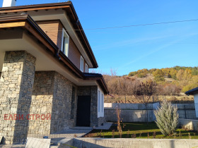 Casa Lyulin, región Pernik 7