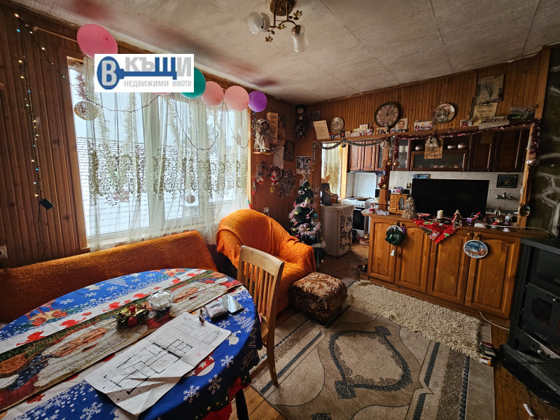 Продава ЕТАЖ ОТ КЪЩА, гр. Дебелец, област Велико Търново, снимка 2 - Етаж от къща - 53032743