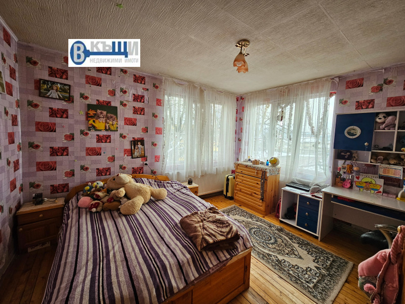 Продава ЕТАЖ ОТ КЪЩА, гр. Дебелец, област Велико Търново, снимка 4 - Етаж от къща - 53032743