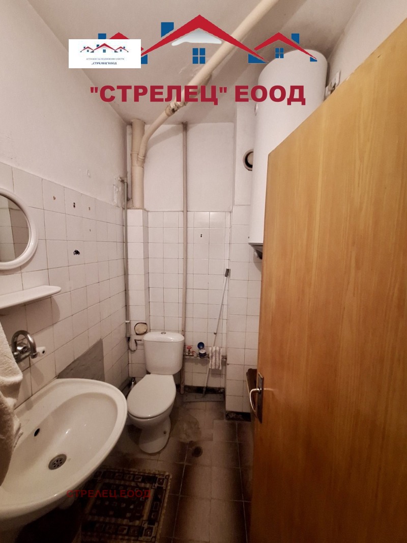 Продава  2-стаен град Добрич , Център , 100 кв.м | 86020203 - изображение [9]