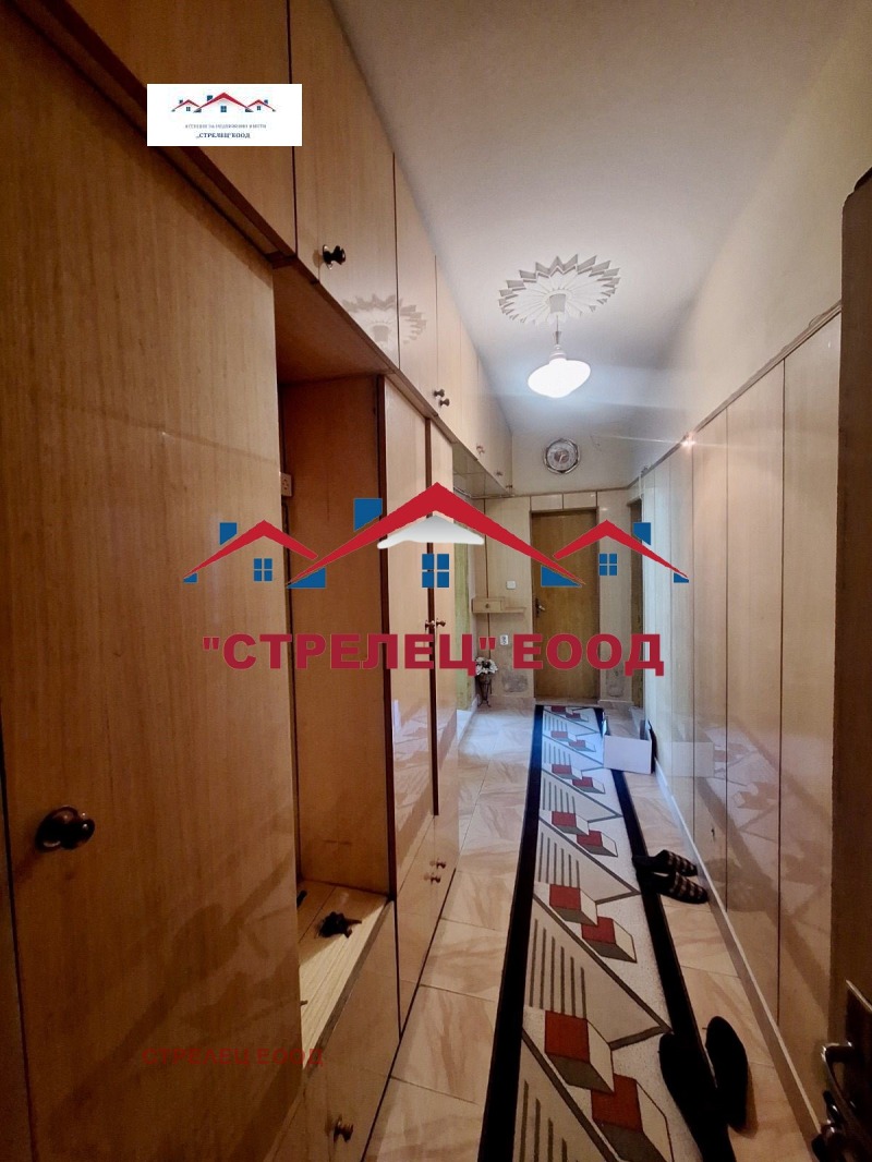 Продава  2-стаен град Добрич , Център , 100 кв.м | 86020203 - изображение [3]
