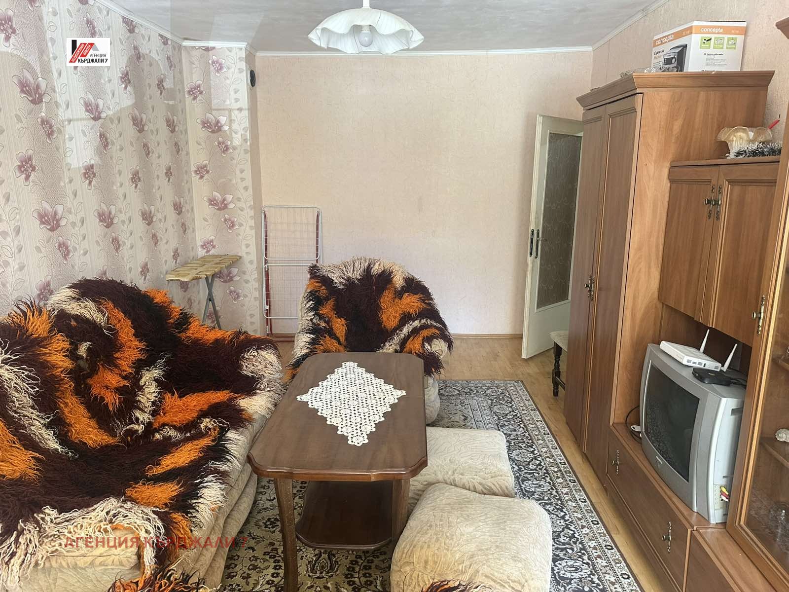Продава 2-СТАЕН, гр. Кърджали, Възрожденци, снимка 2 - Апартаменти - 55570528