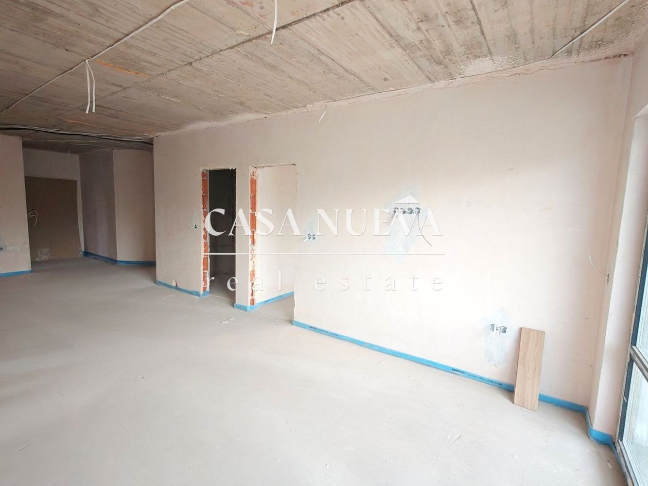 Продава МНОГОСТАЕН, гр. Перник, Изток, снимка 2 - Апартаменти - 54214691