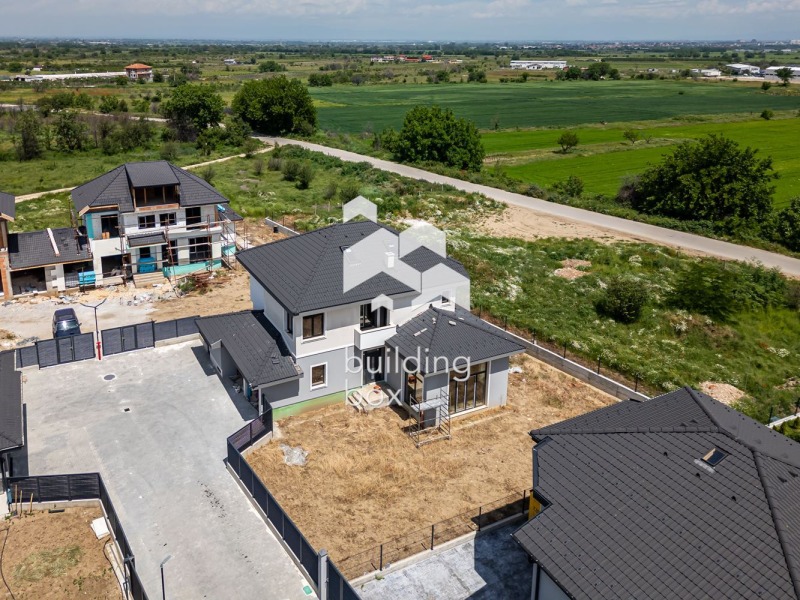 Продава  Къща област Пловдив , с. Първенец , 297 кв.м | 20070467 - изображение [2]