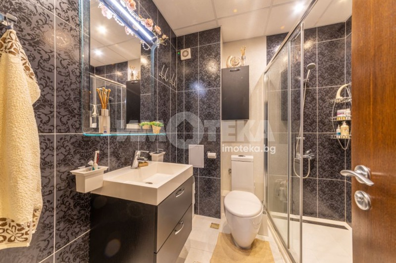 En venta  2 dormitorios Varna , k.k. Sv.Sv. Konstantin i Elena , 130 metros cuadrados | 28476718 - imagen [16]