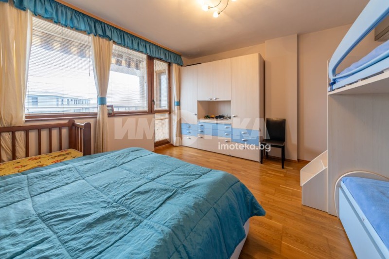 En venta  2 dormitorios Varna , k.k. Sv.Sv. Konstantin i Elena , 130 metros cuadrados | 28476718 - imagen [14]