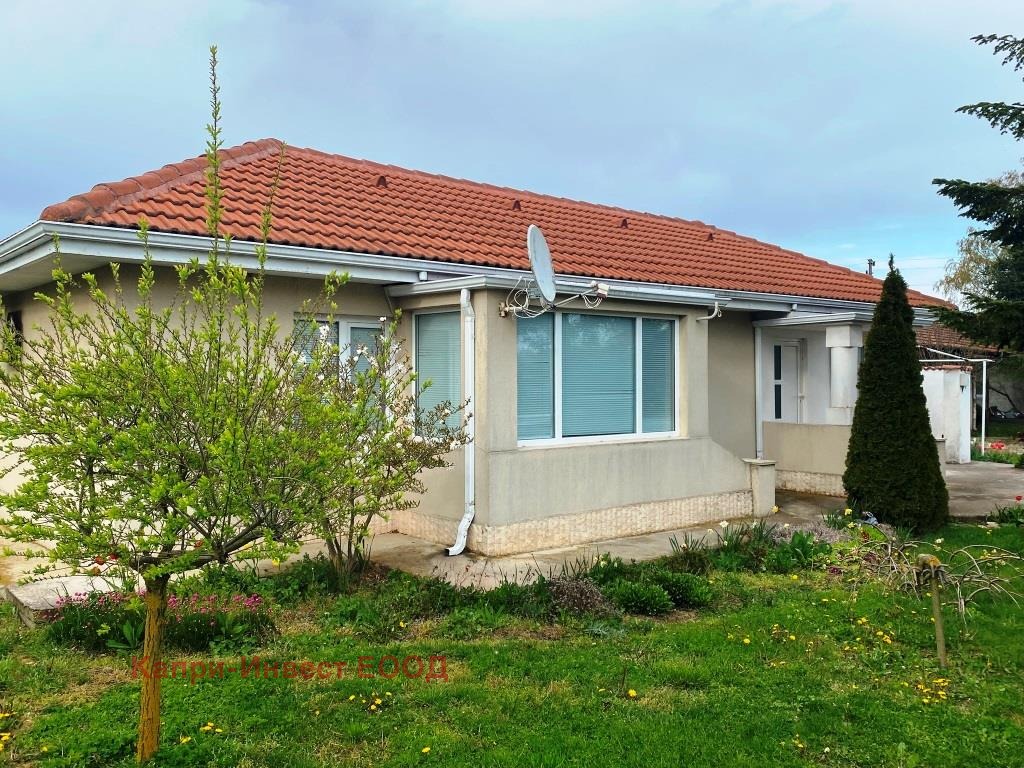 Продава КЪЩА, с. Крапец, област Добрич, снимка 2 - Къщи - 54352584