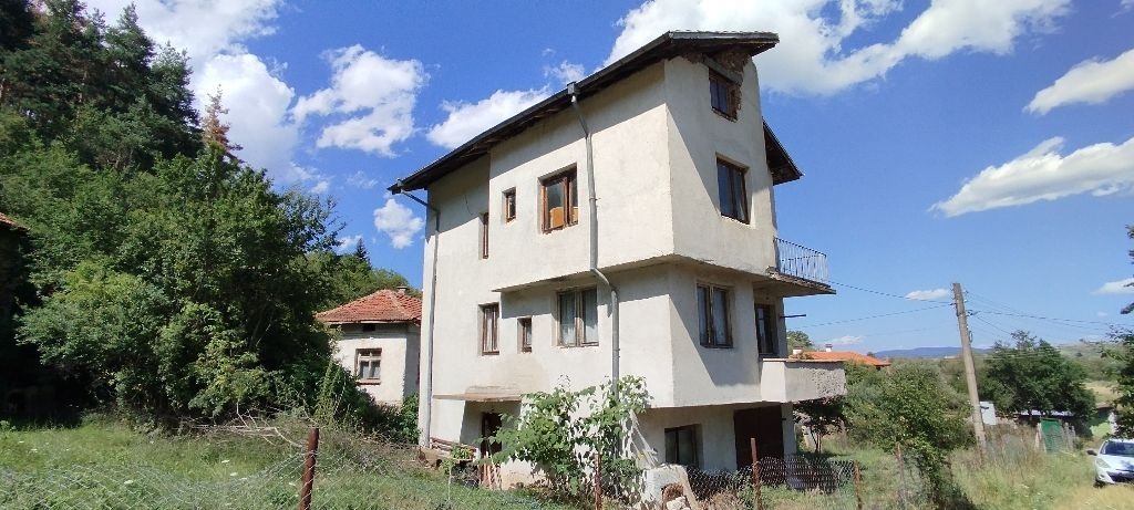 Продава КЪЩА, с. Райово, област София област