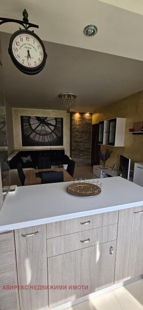 1 chambre Kyutchouk Parij, Plovdiv