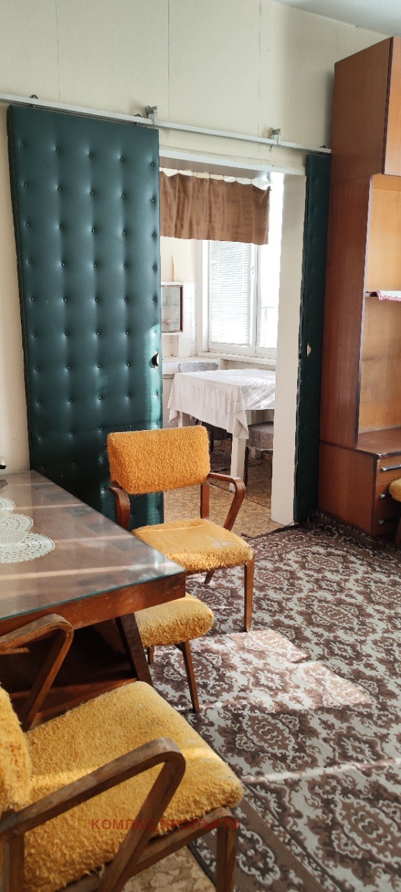 Продава ЕТАЖ ОТ КЪЩА, гр. Пловдив, Център, снимка 9 - Етаж от къща - 52935963