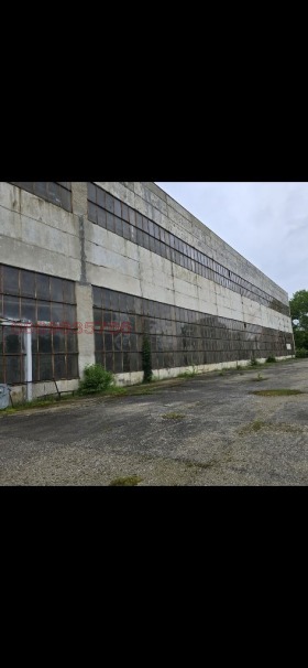 Industrial building Debelets, region Veliko Tarnovo 11