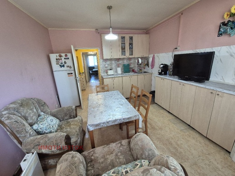 Продава  2-стаен град Перник , Изток , 76 кв.м | 60357219