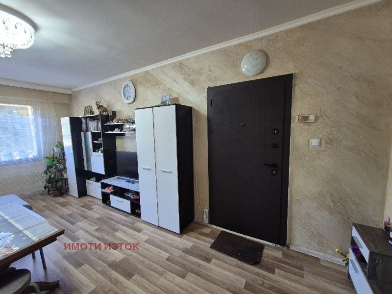 Продава  2-стаен град Перник , Изток , 76 кв.м | 60357219 - изображение [15]