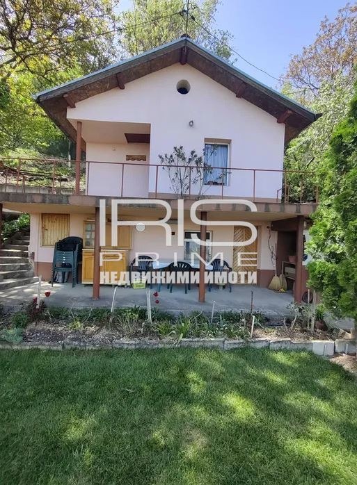 Продава ВИЛА, гр. Шумен, м-т Чашка