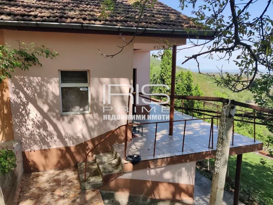 Продава ВИЛА, гр. Шумен, м-т Чашка, снимка 3 - Вили - 55122645