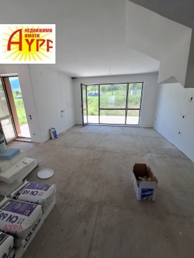 Hus Centar, Vraca 8