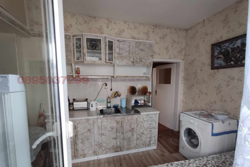 Продава МНОГОСТАЕН, гр. Шумен, Математическа гимназия, снимка 2 - Апартаменти - 53198171