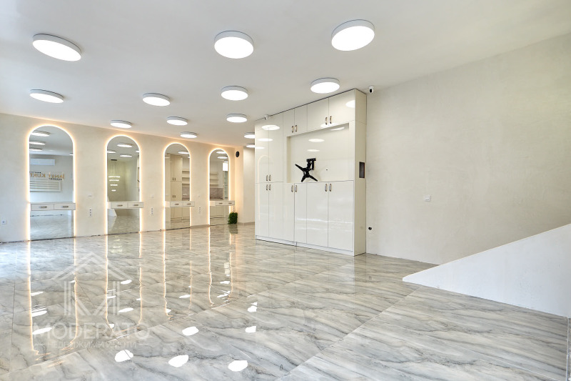 Продава ФРИЗЬОРСКИ/КОЗМЕТИЧЕН САЛОН в град Бургас, Център - 324 кв.м / 539 000 € » 1 054 192.37 лв., МОДЕРАТО