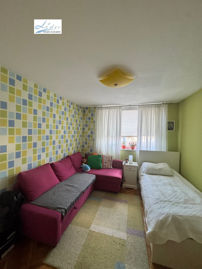 De vânzare  3 dormitoare Sofia , Țentâr , 117 mp | 32421267 - imagine [13]