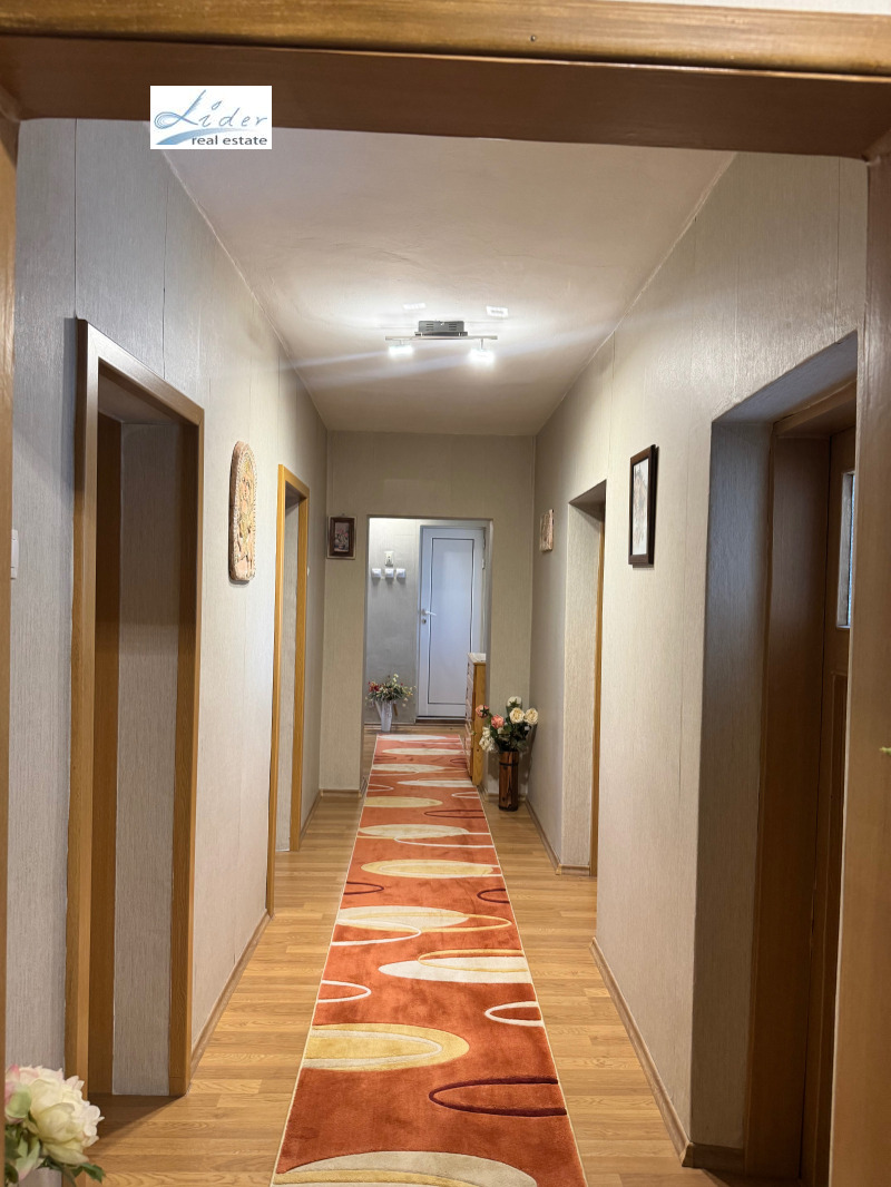 De vânzare  3 dormitoare Sofia , Țentâr , 117 mp | 32421267 - imagine [15]