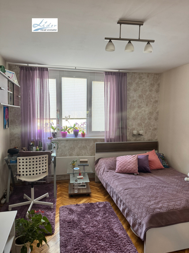 De vânzare  3 dormitoare Sofia , Țentâr , 117 mp | 32421267 - imagine [10]