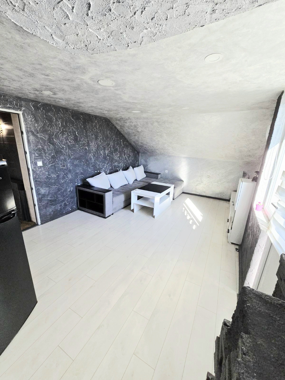 Продава 3-СТАЕН, гр. София, Илиянци, снимка 2 - Апартаменти - 53701329