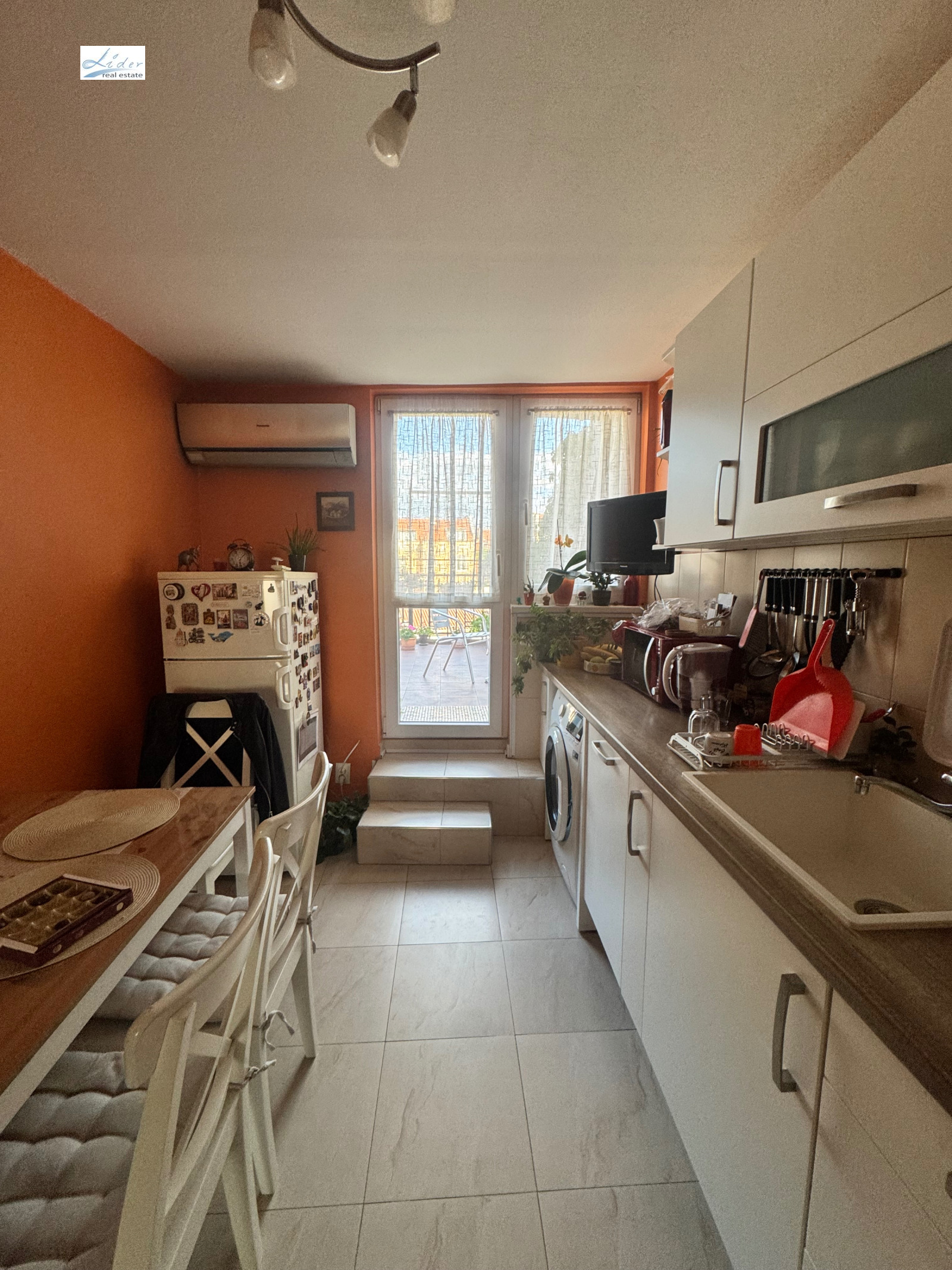 Продава МНОГОСТАЕН, гр. София, Център, снимка 2 - Апартаменти - 53826952