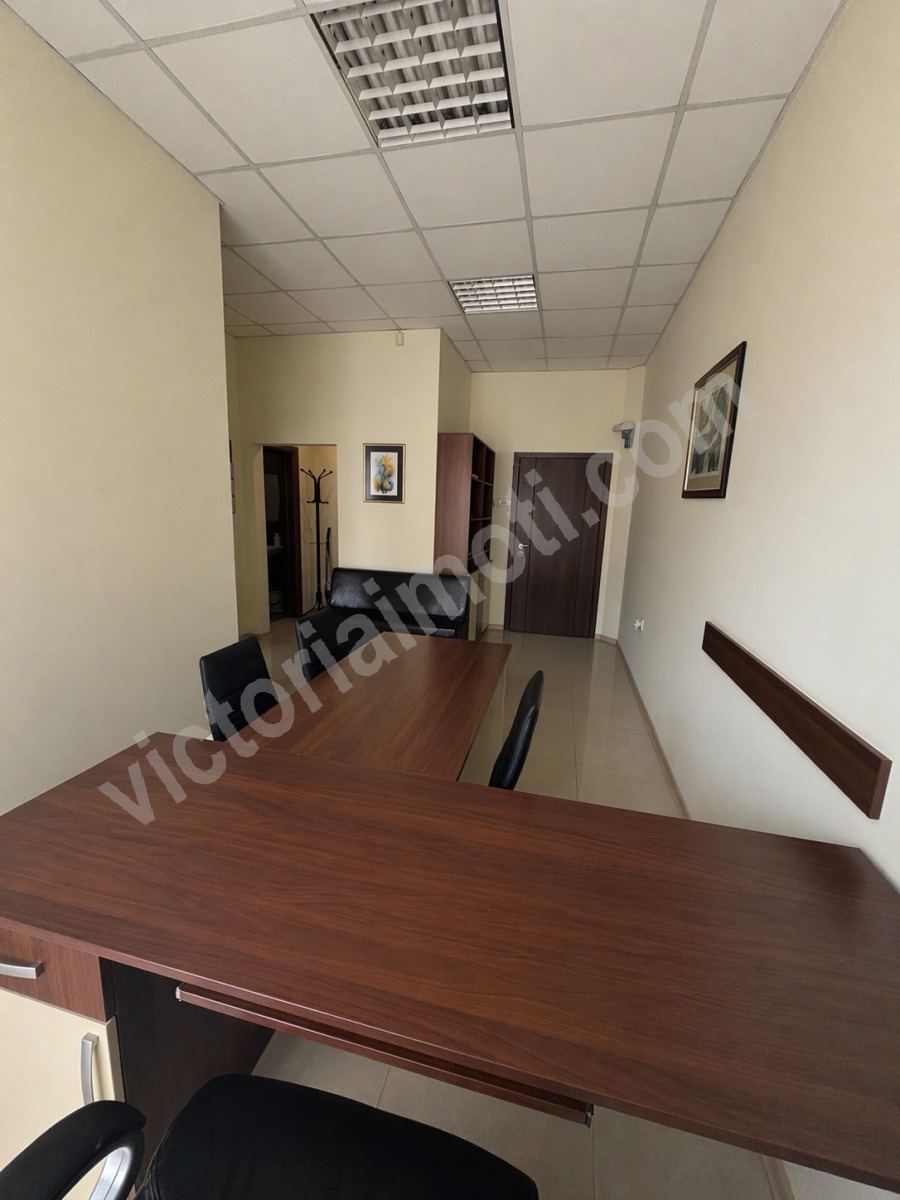 Продава ОФИС, гр. Велико Търново, Център, снимка 2 - Офиси - 54287795