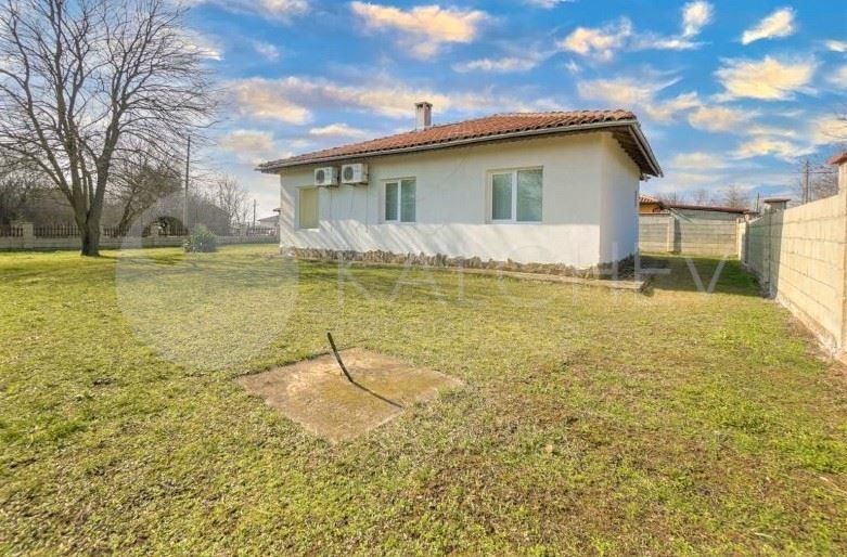 Продава КЪЩА, гр. Балчик, област Добрич, снимка 2 - Къщи - 54073281