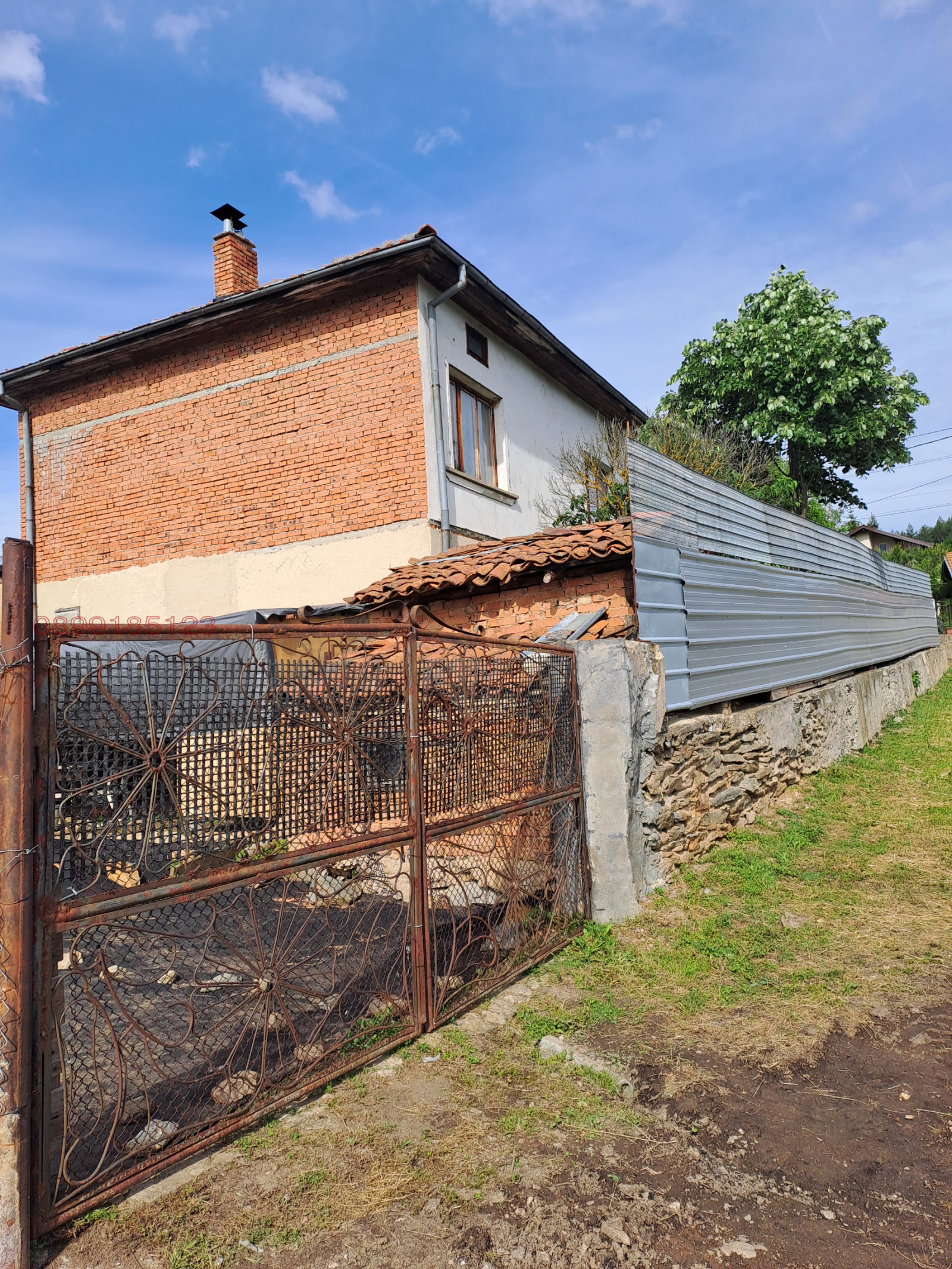 Продава КЪЩА, с. Долно Камарци, област София област