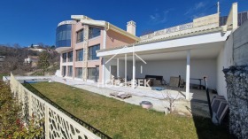 House m-t Akchelar, Varna