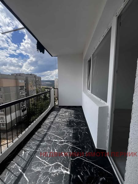 En venta  2 dormitorios región Pernik , Radomir , 92 metros cuadrados | 69507941