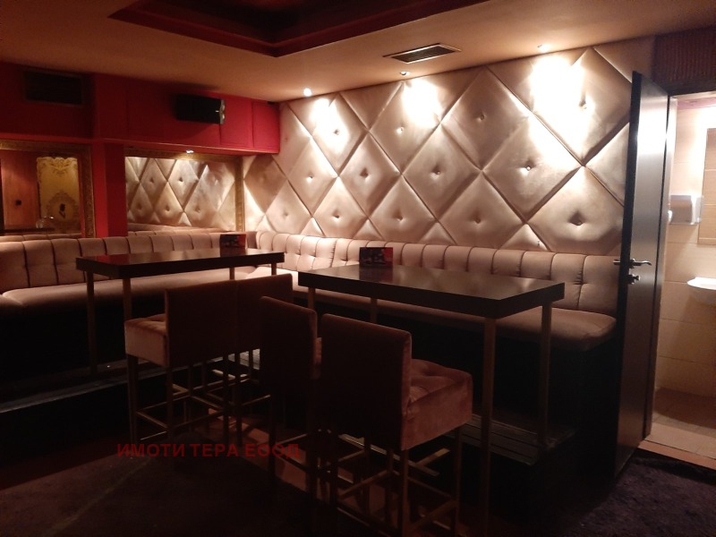 Продава ЗАВЕДЕНИЕ, гр. Варна, Център, снимка 2 - Заведения - 52584396