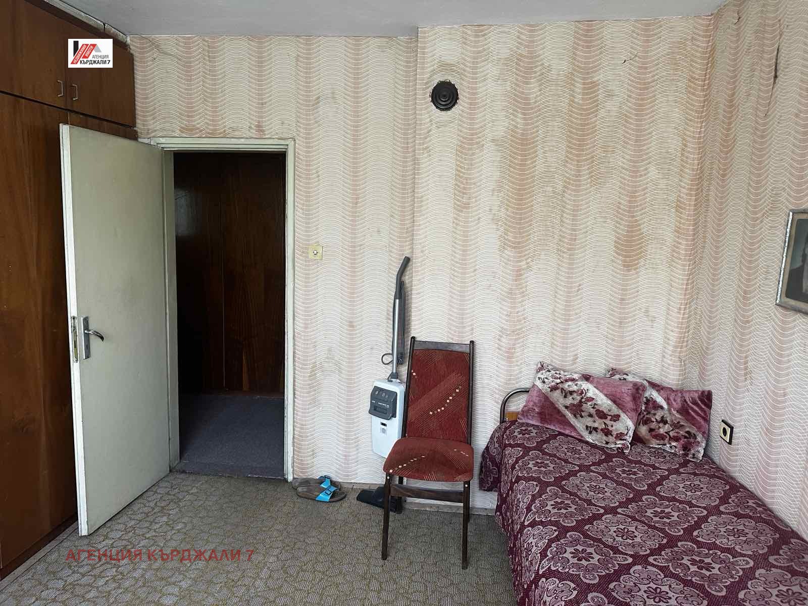 Продава 4-СТАЕН, гр. Кърджали, Център, снимка 10 - Апартаменти - 54697756